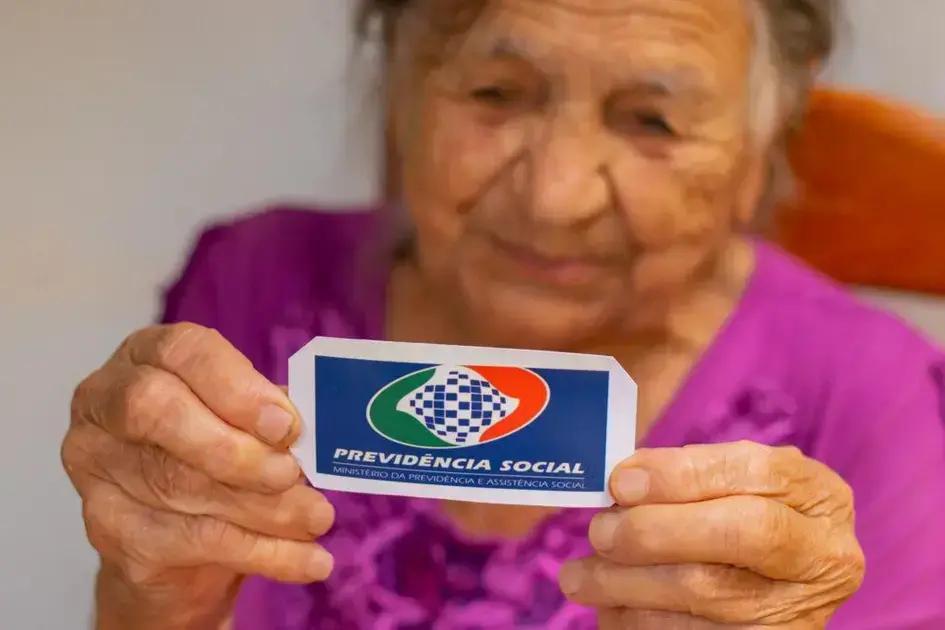 Novas regras do INSS exigem biometria para descontos de aposentados