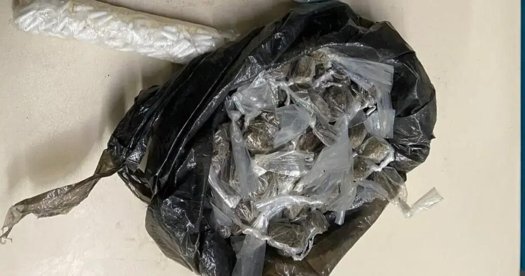 Polícia apreende drogas, munição e dinheiro em Santa Cruz