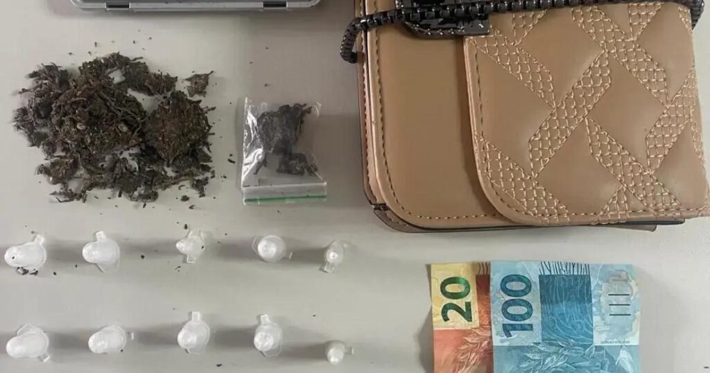 Polícia Militar realiza prisão por tráfico de drogas em Camaçari