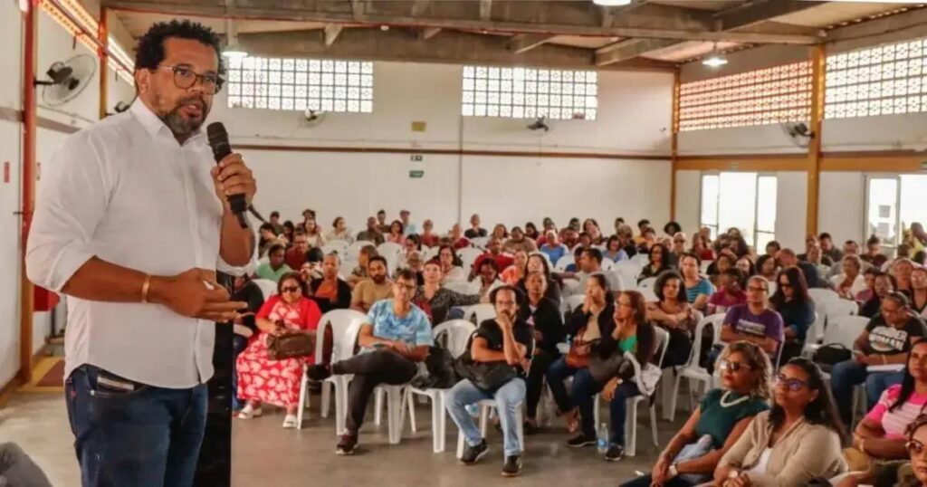 Professores de Lauro de Freitas mantêm greve com apoio da Fetrab