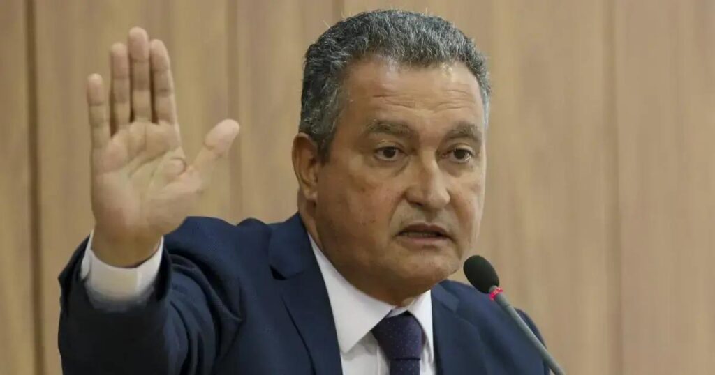 Rui Costa critica Tarcísio por apoio a tarifaço e relação com Bolsonaro