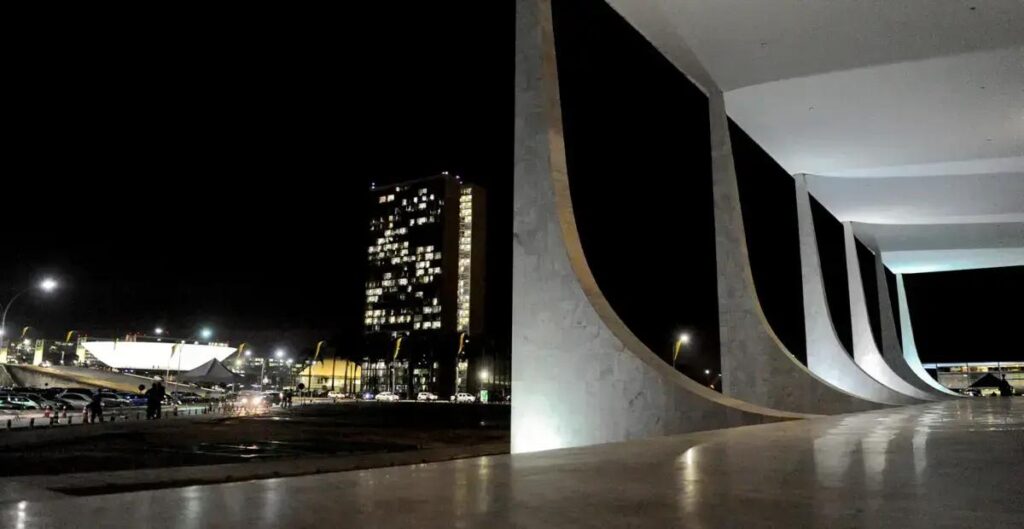 STF retoma discussões importantes sobre multas, sindicatos e licenças