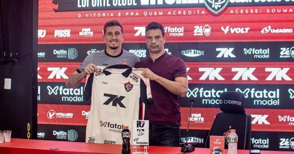 Thiago Couto destaca adaptação e duelo saudável no Vitória