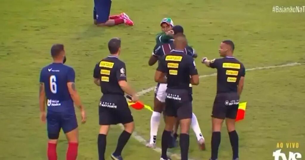 Torcedores Invadem o Campo e Possibilidade de Torcida Única na Série B do Baianão