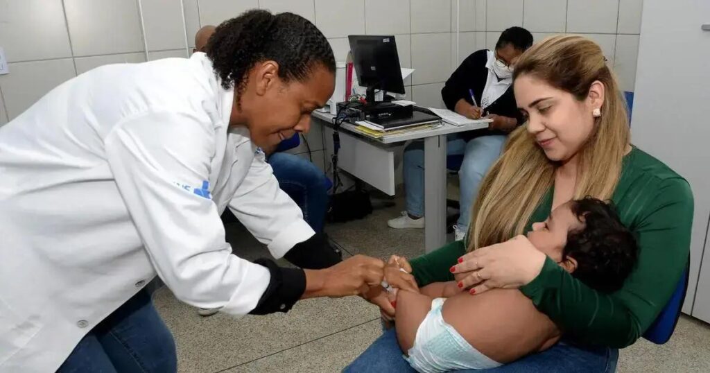 Vacina ACWY chega ao SUS para crianças de 12 meses em Salvador