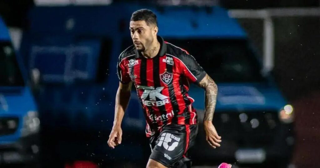 Vitória aluga Wellington Rato para o Goiás até o final da temporada 2025