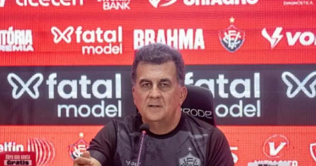 Vitória anuncia novo técnico antes do jogo contra o Internacional