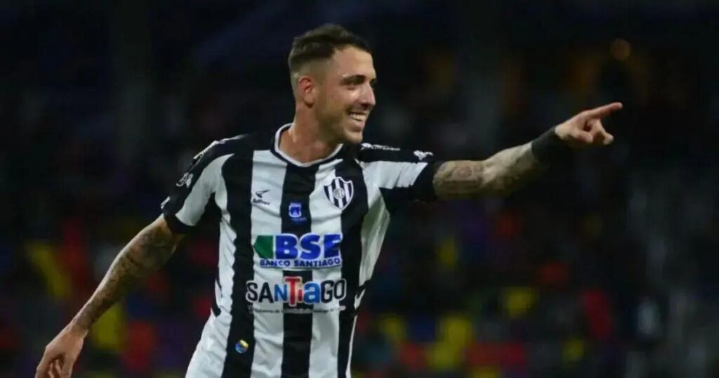 Vitória negocia com atacante Renzo López para reforçar o elenco