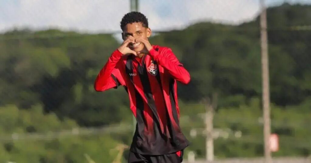 Vitória Sub-15 arrasa na estreia da Copa 2 de Julho com goleada histórica