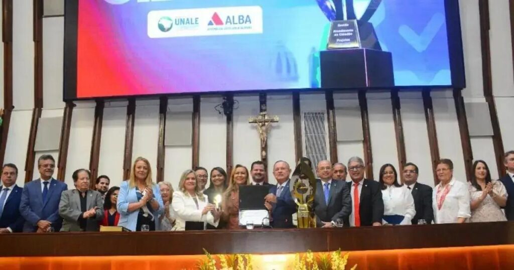 AL-BA recebe prêmio da Unale por transparência e modernização de serviços
