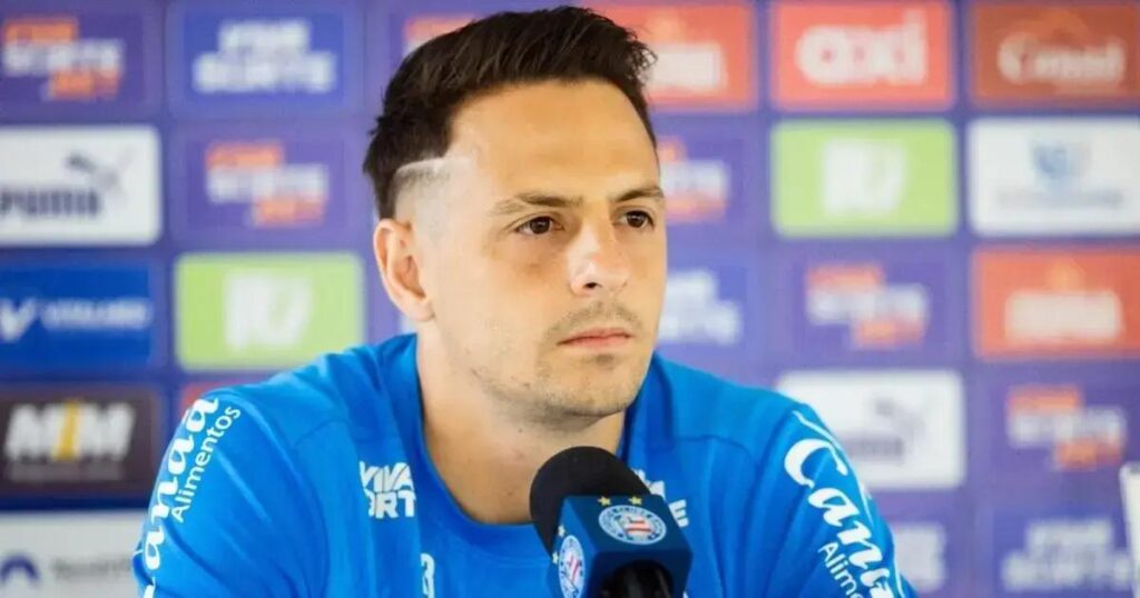 Arias descarta favoritismo e pede foco total do Bahia contra o Santos