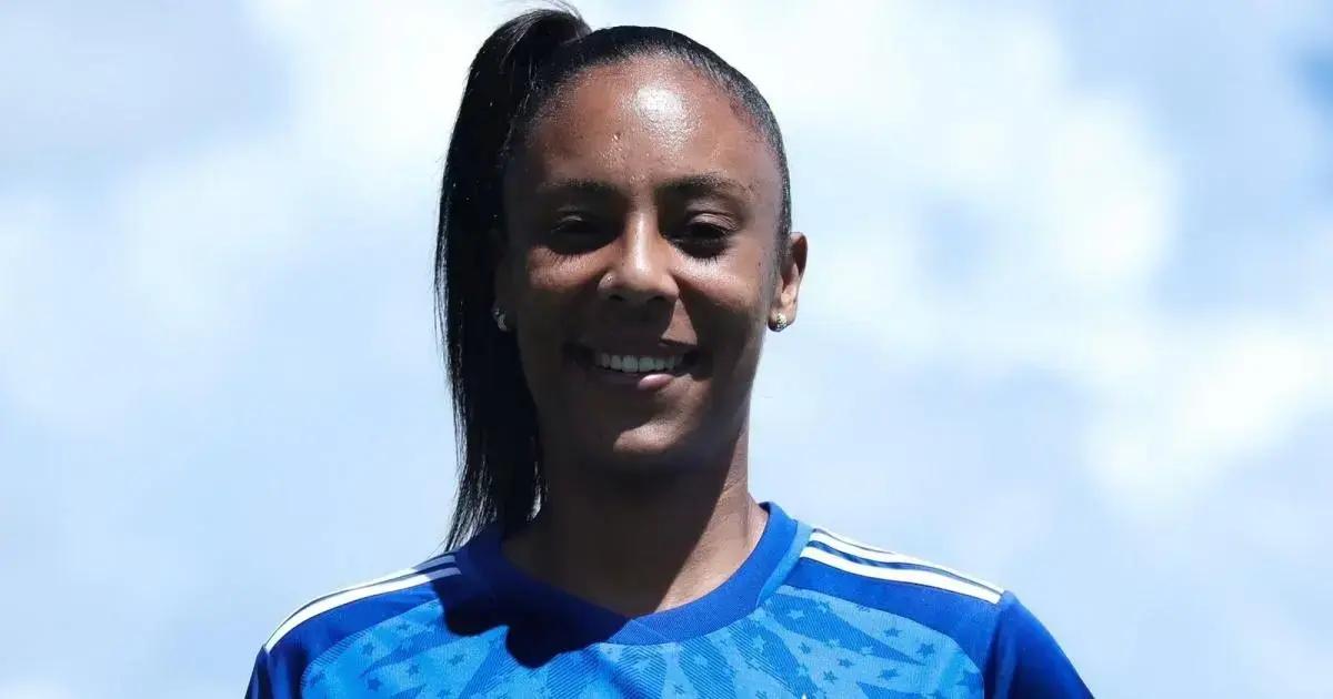 Bahia apresenta Isabela Fernandes como novo reforço na lateral direita