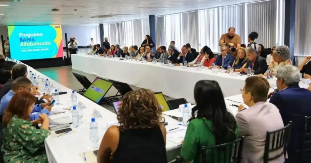 Bahia sanciona programa para reforçar alfabetização das crianças