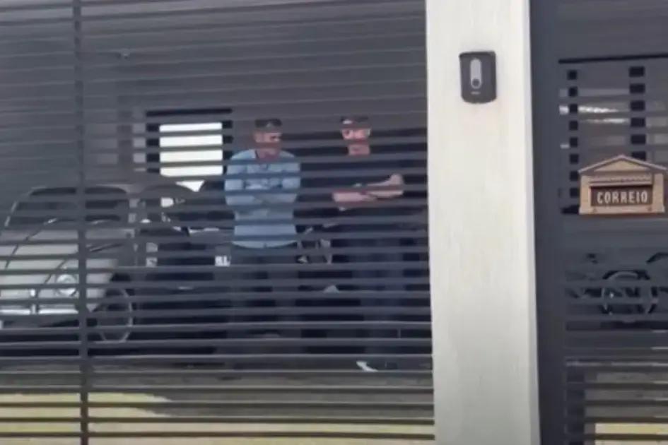 Bolsonaro aparece em vídeo durante prisão domiciliar e visita da oposição