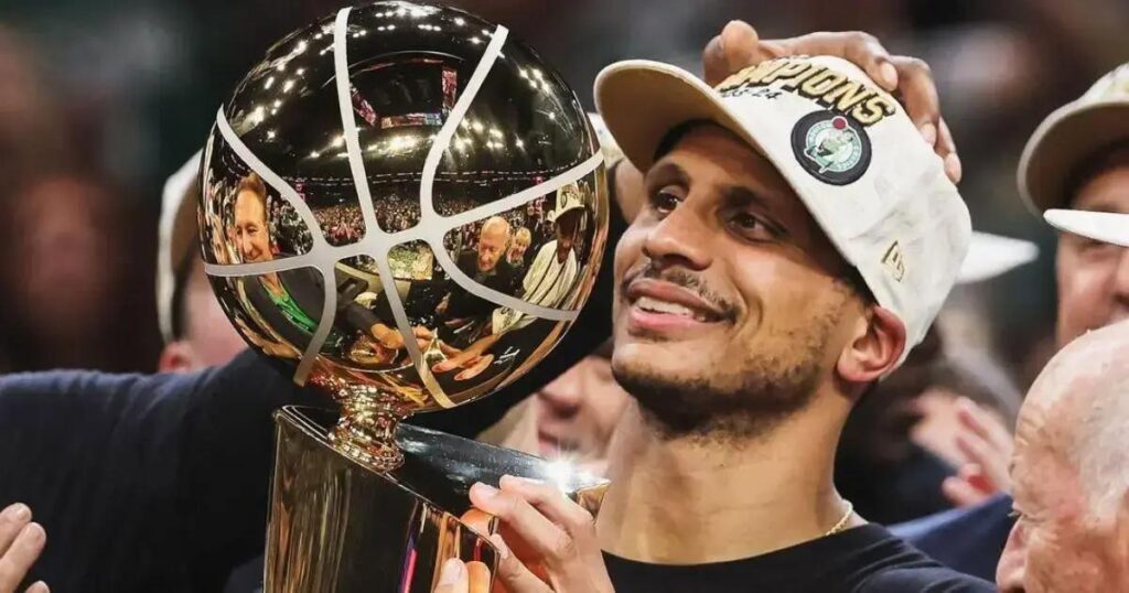 Boston Celtics renova contrato com Joe Mazzulla, campeão da NBA em 2024