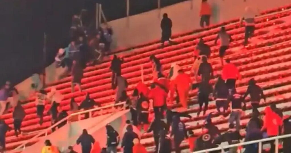 Briga Generalizada Cancela Independiente x Universidad de Chile na Libertadores