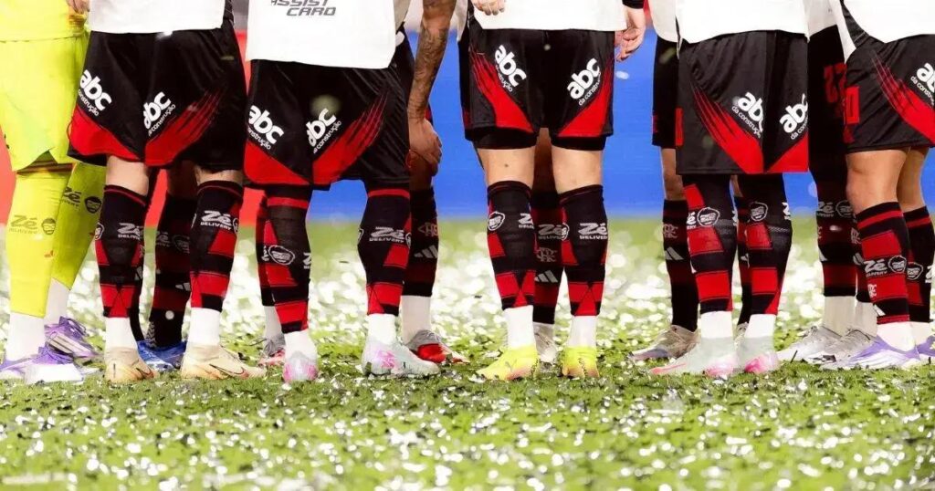 Chuva de papel picado atrasa Inter x Flamengo em 20 minutos na Libertadores