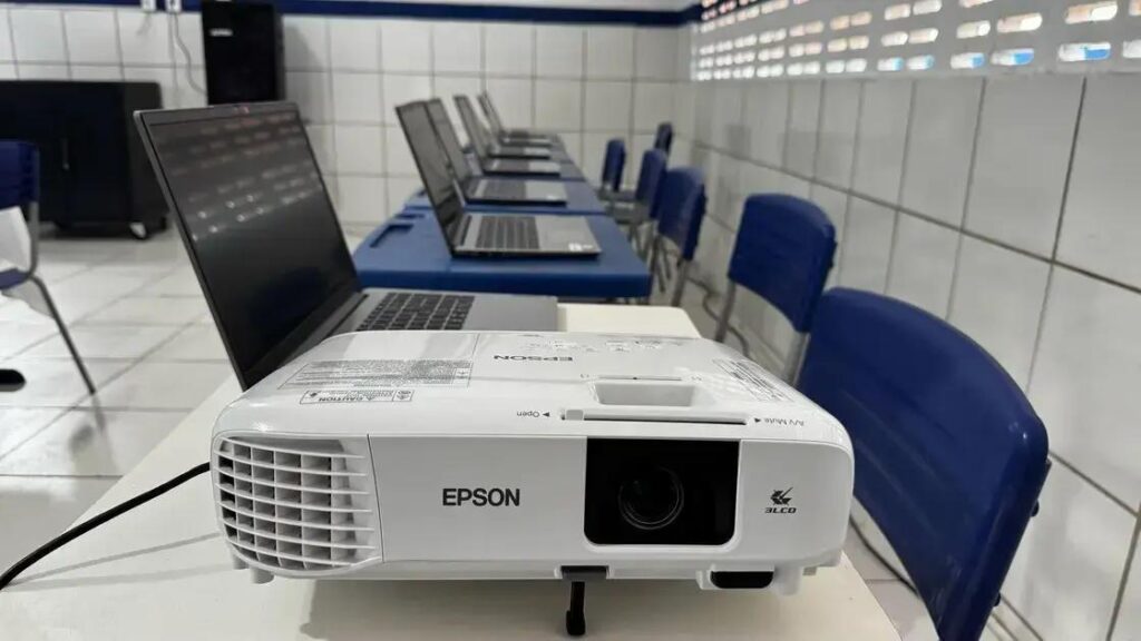 Escola Municipal Rodrigo Bomfim conquista olimpíada e inaugura laboratório