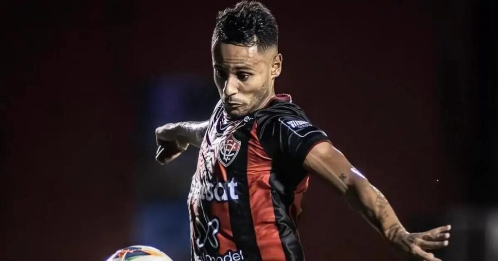 Ex-jogador do Vitória nega envolvimento com tráfico de drogas em nota oficial