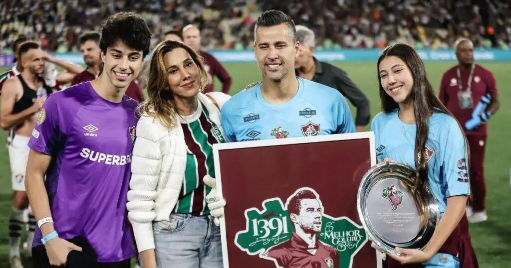 Fábio supera Peter Shilton e se torna jogador com mais jogos na história