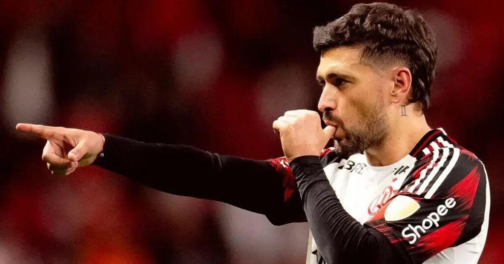 Flamengo vence Internacional por 2 a 0 e avança às quartas da Libertadores