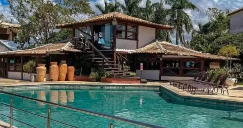 Gerente de hotel preso por furtar R$ 90 mil em Porto Seguro