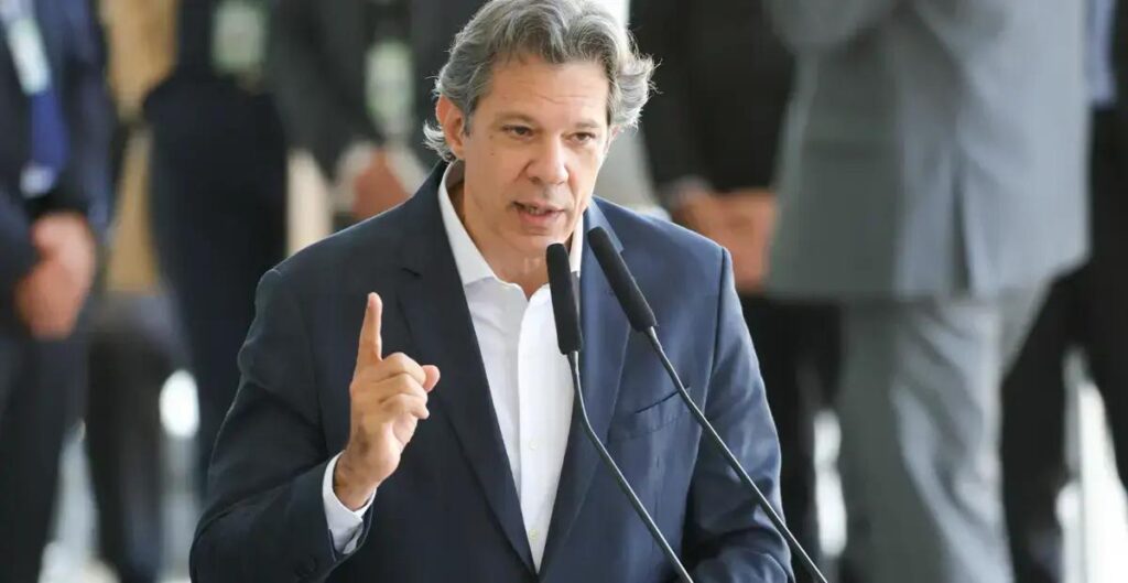 Governo brasileiro cria pacote para proteger empregos afetados por tarifas dos EUA