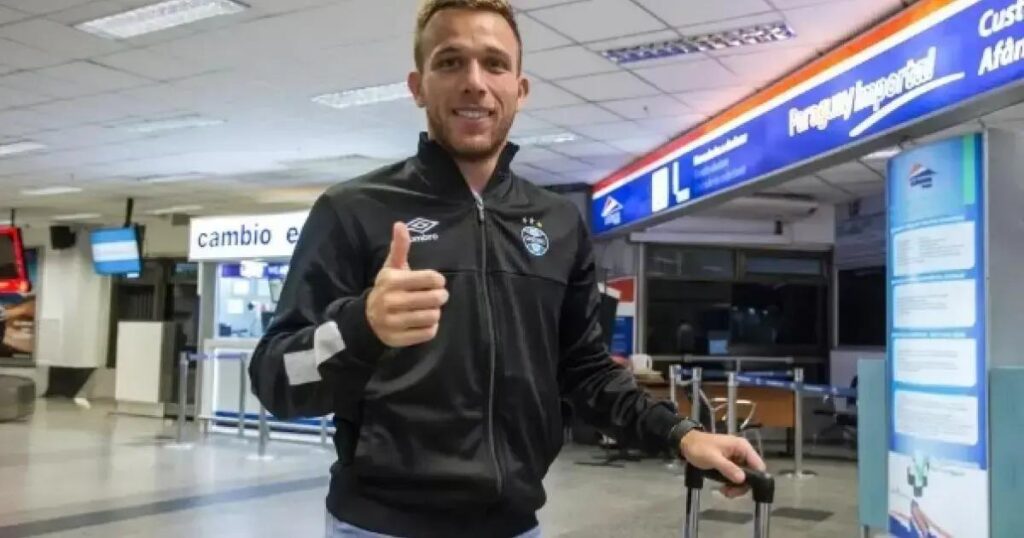 Grêmio formaliza retorno de Arthur e espera volante em Porto Alegre
