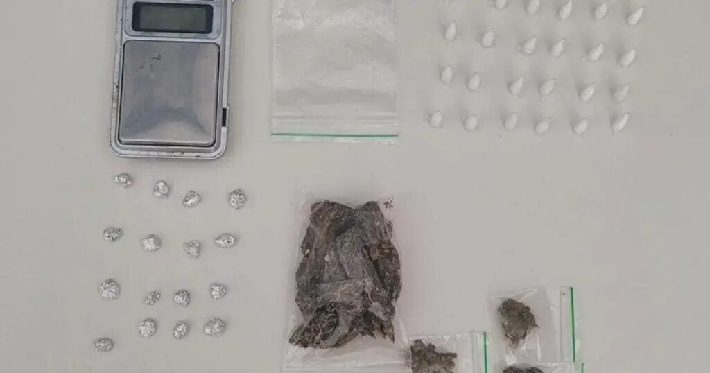 Homem é detido por tráfico de drogas em Camaçari durante operação policial