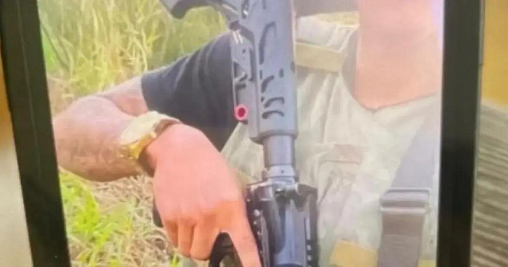 Homem morre em ação policial após exibir armas em Porto Seguro