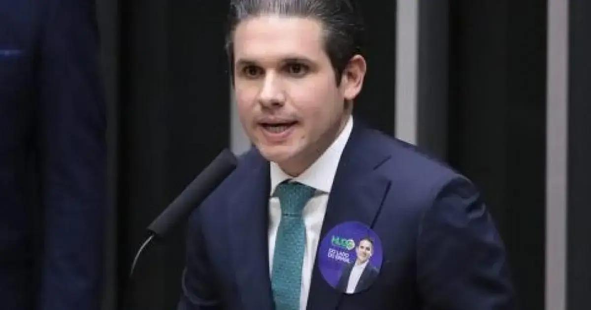 Hugo Motta critica Eduardo Bolsonaro por ações nos EUA e defende economia