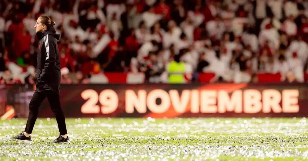 Internacional demite funcionários após confusão com papel picado na Libertadores