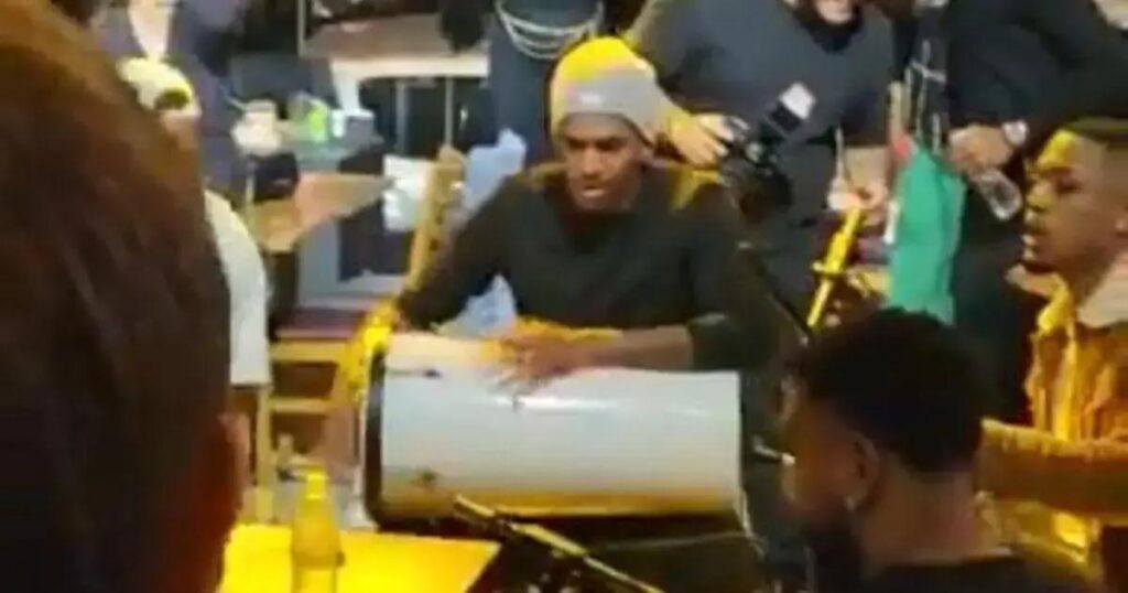 Jô Gando em Casa: A Nova Carreira do Ex-Atacante como Músico em BH