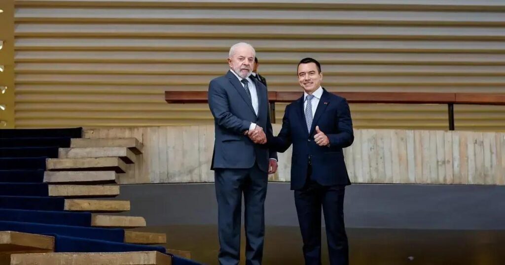 Lula defende regulação das redes sociais: "Não podem ser terra sem lei"