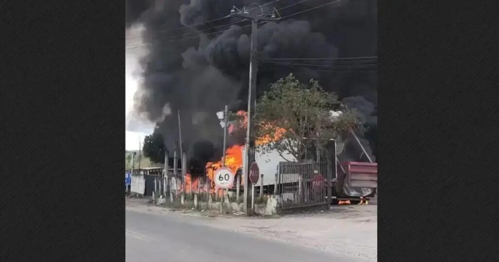 Motorista morre eletrocutado em Gandu após caçamba atingir fio de alta tensão