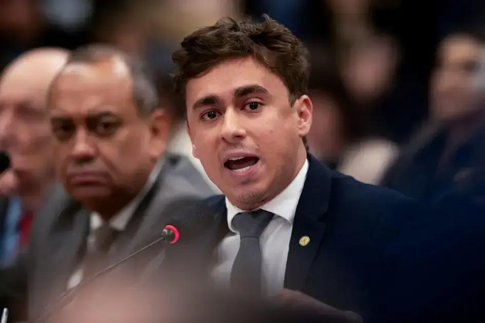 Nikolas Ferreira critica Alexandre de Moraes e a prisão de Bolsonaro