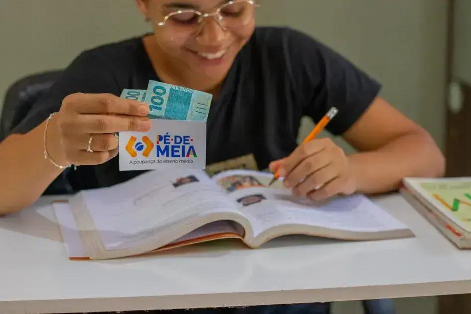Pé-de-Meia: Como funciona o programa que paga até R$ 9.200 para estudantes