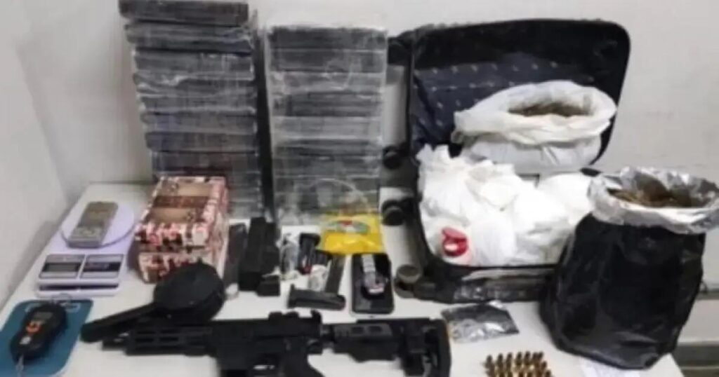 PM apreende 42 kg de drogas e arma de fogo em operação em Irecê, Bahia