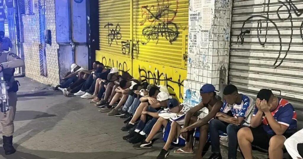 PM conduz 24 pessoas após atos de vandalismo na região da Liberdade em Salvador