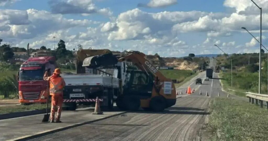 Recuperação de Trechos Críticos da BR-116 em Jaguaquara é Iniciada