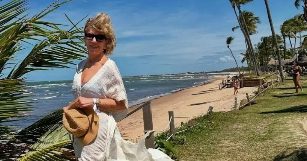 Silvia Poppovic curte dias de sol e vento na paradisíaca Praia do Forte