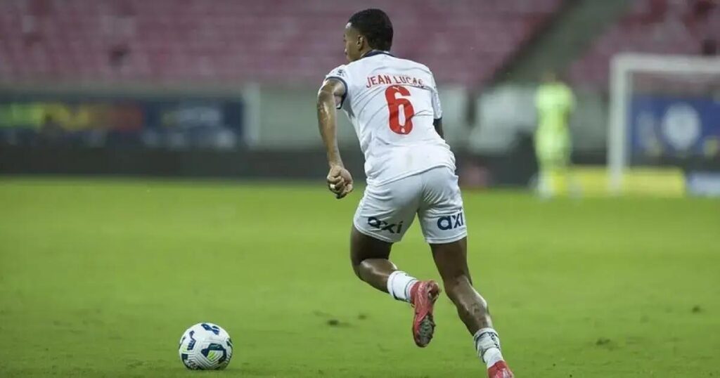 Suspensão de Jean Lucas revertida em multa; jogador está liberado para o próximo jogo