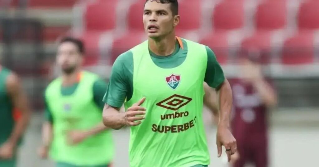 Thiago Silva desfalca Fluminense contra o Bahia por lesão na coxa
