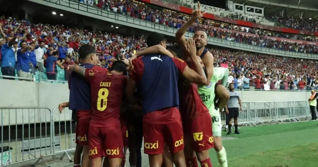 Tiago marca nos acréscimos e leva o Bahia à final da Copa do Nordeste