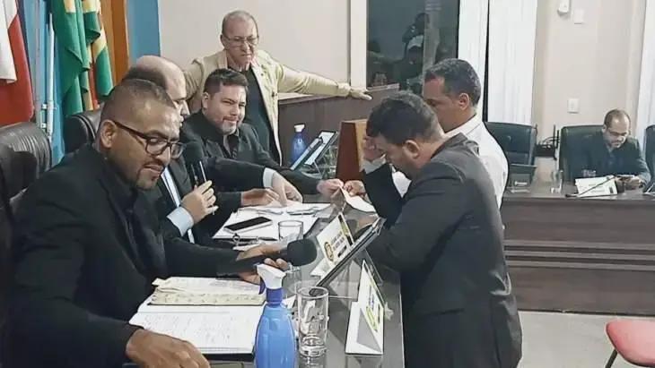 Veto de Fábio Gusmão prevalece na Câmara de Itarantim; projeto é derrubado