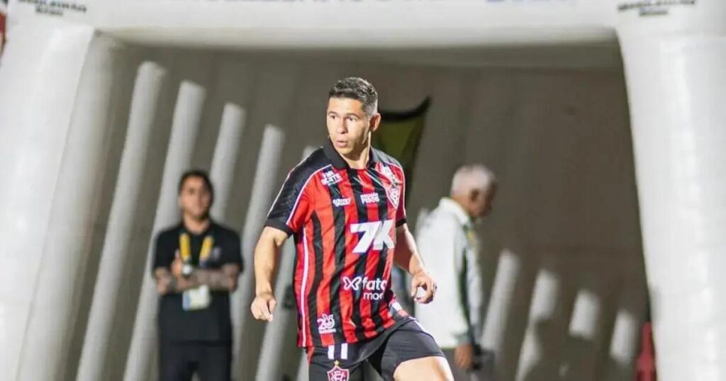 Vitória amarga: equipe completa cinco jogos sem vencer e cai para o Z-4