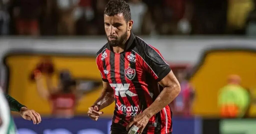 Vitória celebra retorno de Pepê para duelo contra o Juventude na Série A