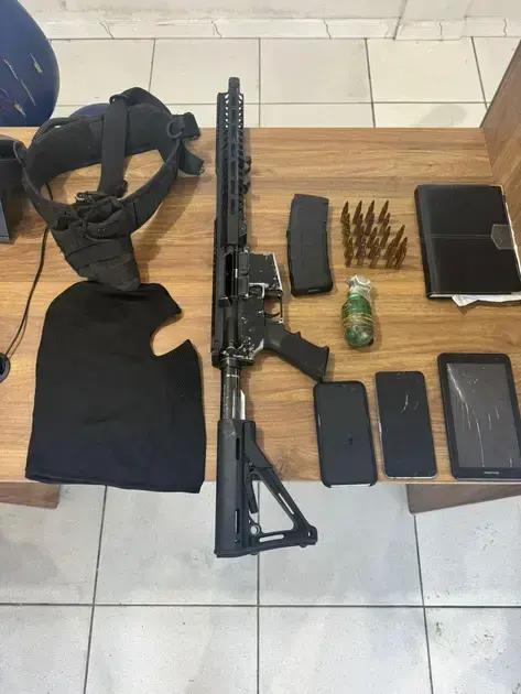 Apreensão de fuzil, granada e morte de suspeito em ação policial em Porto Seguro