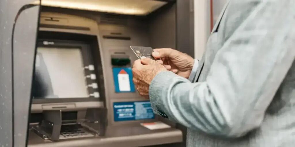 Aviso urgente: Golpes em caixas eletrônicos aumentam em outubro de 2025