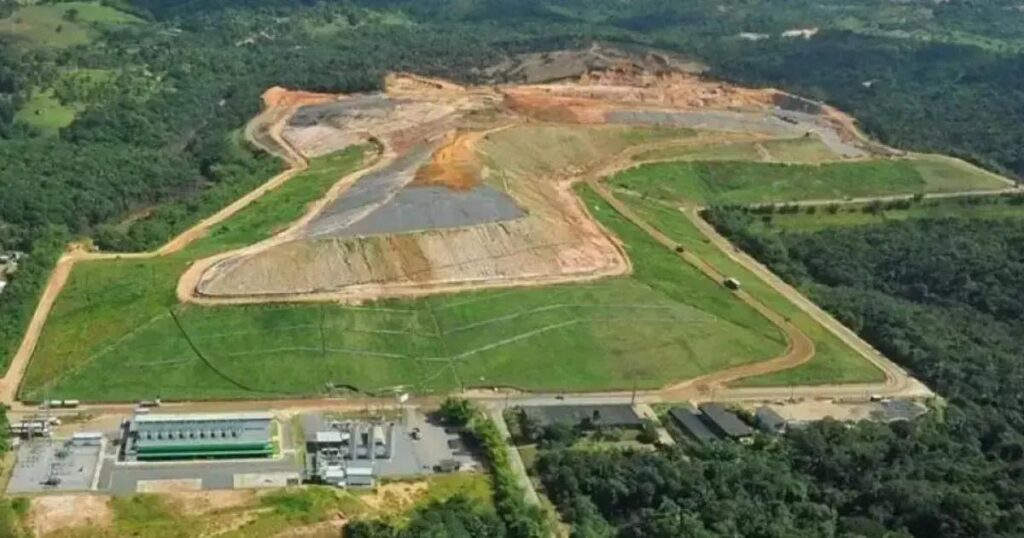 Battre e diretor são indiciados por crimes ambientais em aterro de Salvador